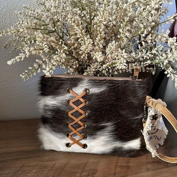 NWOT Cowhide HopoFly Women's Clutch - Picture 1 of 9